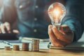 9b9d0663-energetika-zarovka-finance-shutterstock_793595989-scaled